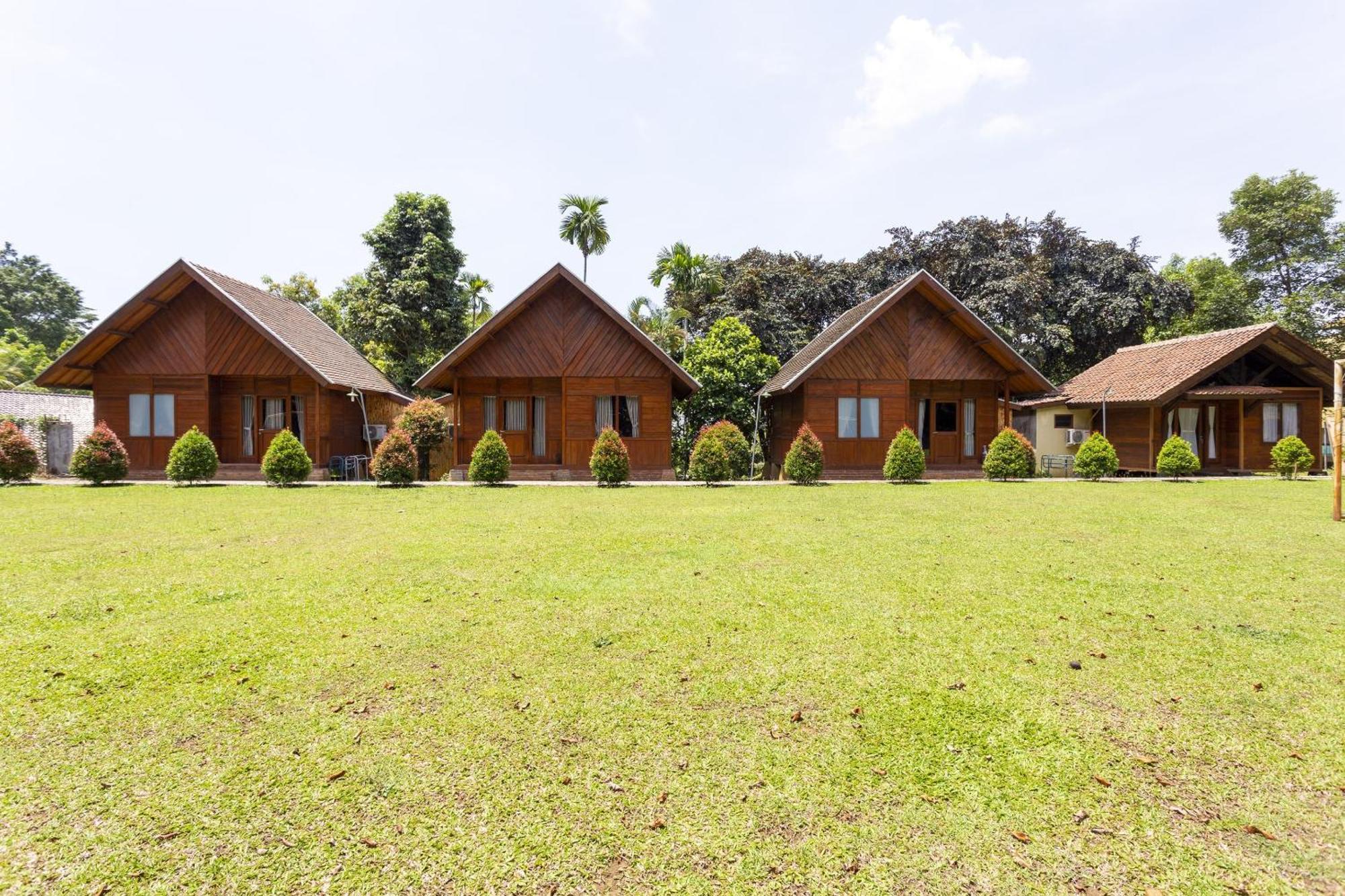 Oyo 883 Pavo Resort Bogor Exterior photo